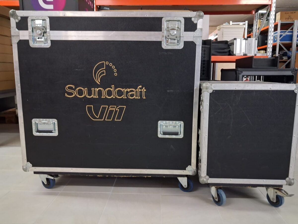 Soundcraft VI1 with stage box 64/32 - 4