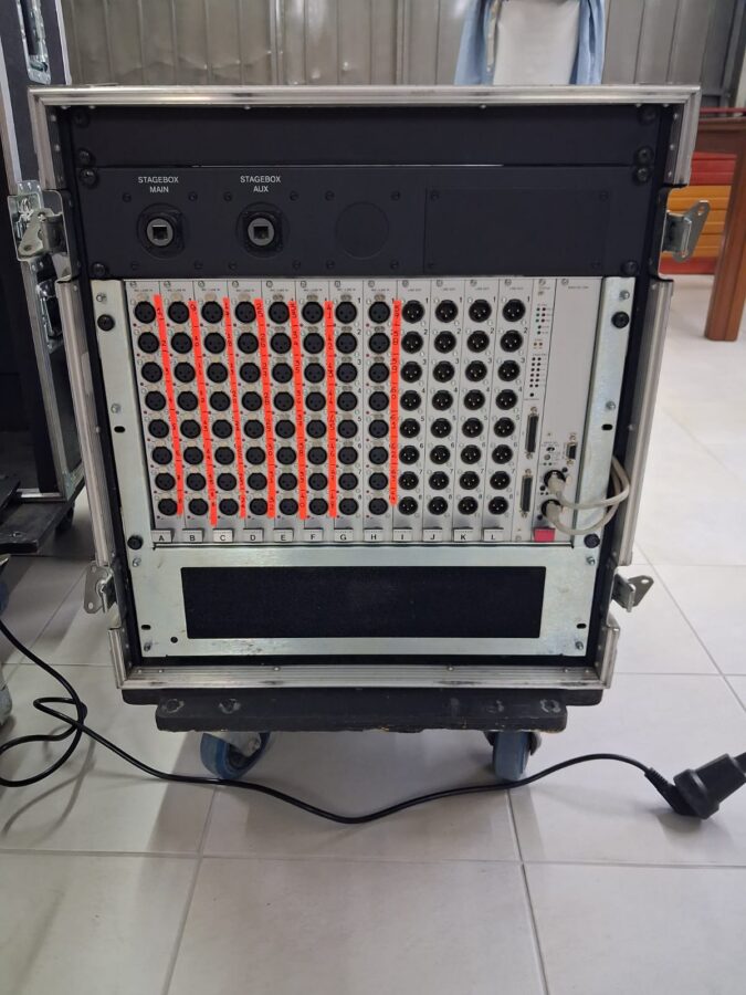 Soundcraft VI1 with stage box 64/32 - 2