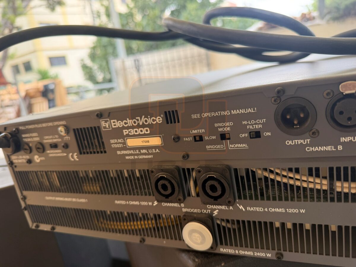 Electrovoice P3000 - 2
